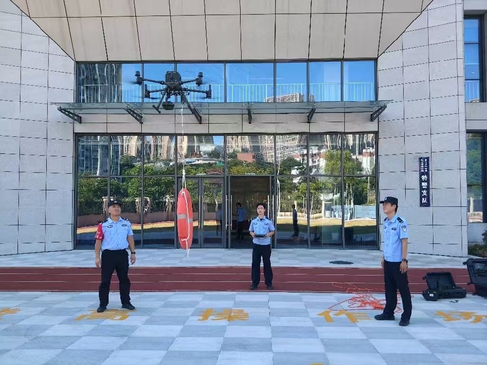 用专业技术和责任担当守护群众头顶平安 特警张文欣：低空安全“守门人”