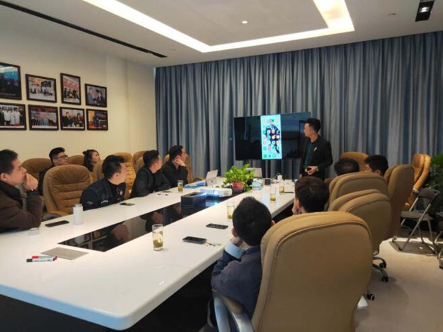 赋享云特邀东盟国际公共关系主席黄海刚参与企业高层洽谈会议