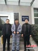 河南商丘：“老赖”欠债千余万 打击拒执干警前往郑州押解