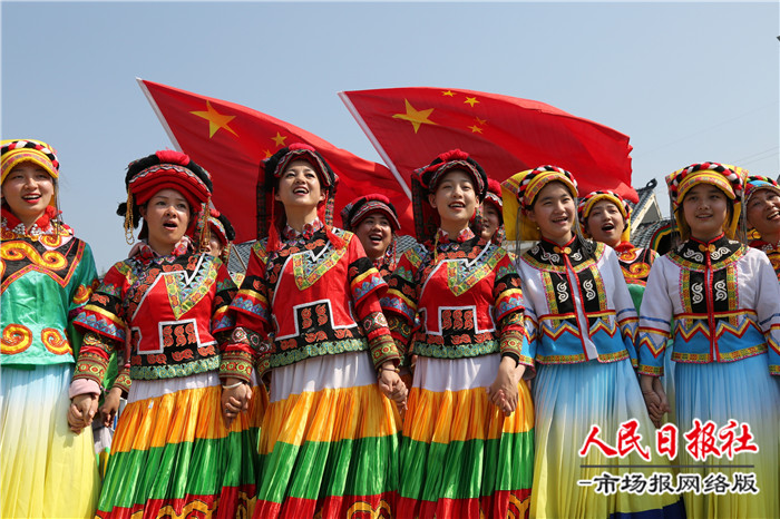 当歌圩遇上快闪  广西隆林各族自治县献礼新中国成立70周年活动