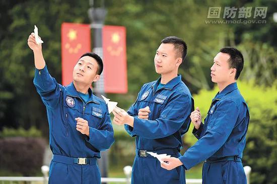  厉害了 这批空军飞行员出身清华