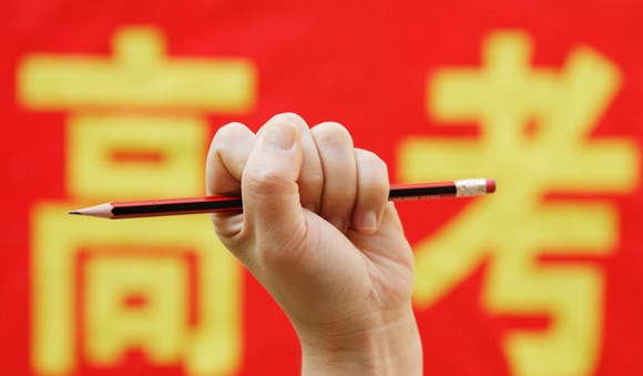 “高考工厂”毛坦厂中学首次在上海招生，学费一年6万“要做几千套试卷”