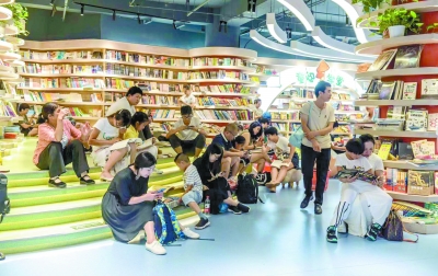 暑期阅读：孩子追求个性阅读 家长普遍心怀焦虑