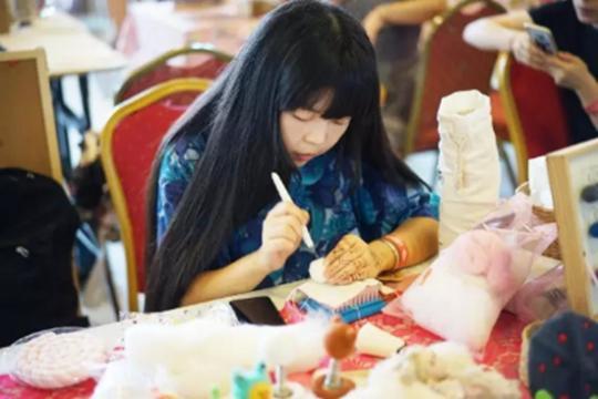 羊毛毡手作人苏芳：放弃赚快钱 追求更高技艺