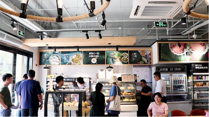 全国首家苏宁小店3.0开业 餐饮菜品近60种