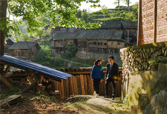 “时代楷模”陈立群：婉拒民办学校百万高薪 他给大山深处带去希望