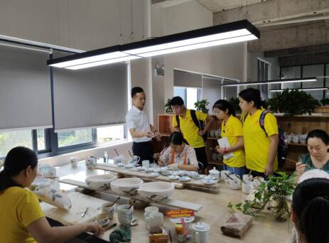 触摸醴陵釉下五彩瓷 ——湖南工商大学暑期三下乡社会实践活动走进“非遗”