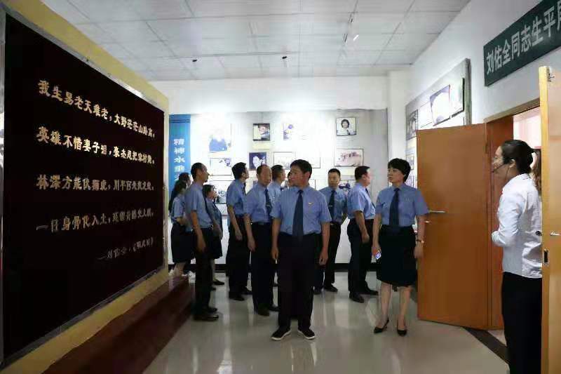 河南夏邑县人民检察院组织全体干警参观 “不忘初心、牢记使命”主题教育档案文献展