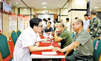 龙华区两大医院设立“老兵优诊室”