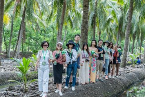 百果园举办“吸个椰子”泰国产地游