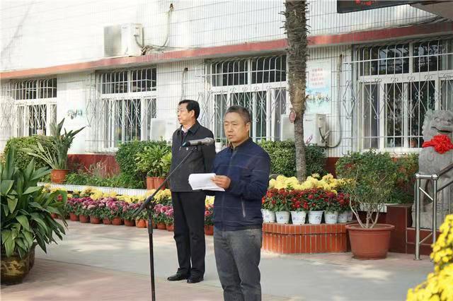 开封七中举行“不忘初心 诚信应考”升旗仪式