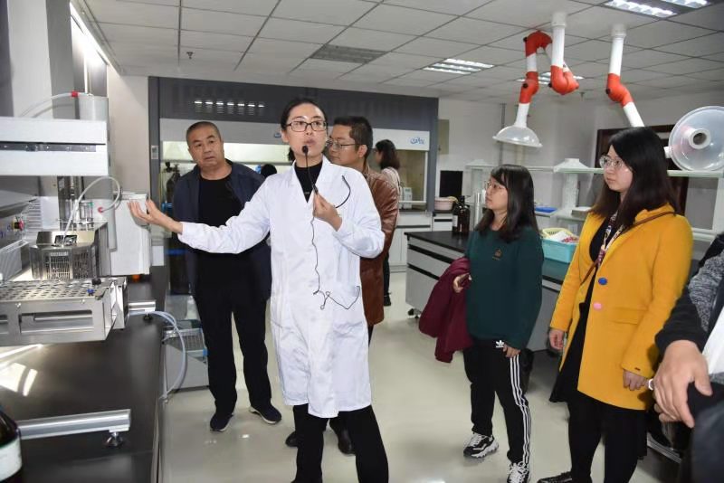 全国检验检测机构综合能力提升培训班学员到开封市食品药品检验所现场教学