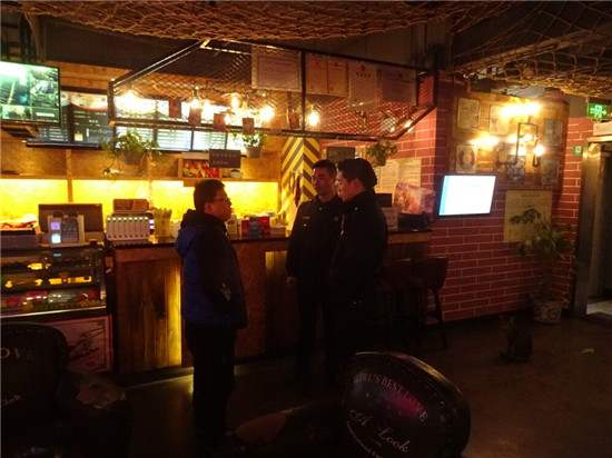 石棉县烟草专卖局开展特业场所专项法制宣传活动