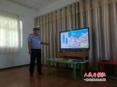  开封梁苑交警教孩子们假期自我保护