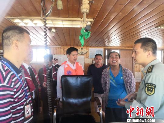 广州海事联合多部门严打水洗砂石船非法运输