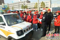 【大手牵小手】小交警大劝导，讲文明保安全!