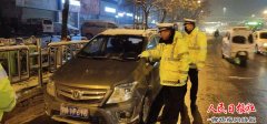 【平安守护】梁园初雪美，交警疏导忙!