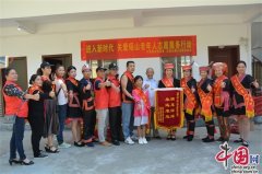 金秀爱心人士慰问孤寡老人