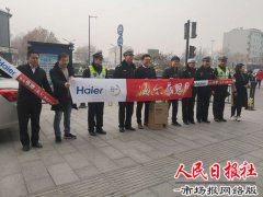 情暖冬日 爱心商家慰问梁苑交巡大队一线执勤人员