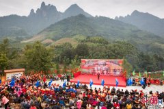 金秀三角乡：泥鳅旅游节引客来