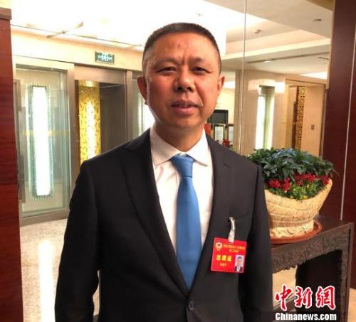 14日,正在南京参加江苏省“两会”的江苏省政协常委、天合光能股份有限公司董事长高纪凡接受<a target='_blank' data-cke-saved-href='http://www.chinanews.com/' href='http://www.chinanews.com/' >中新网</a>记者采访。 朱晓颖 摄
