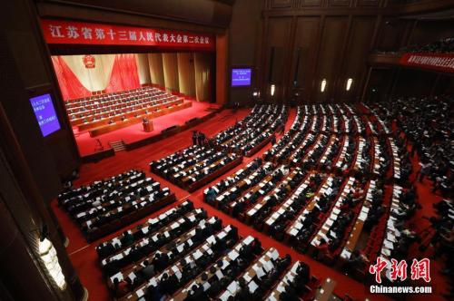 1月14日,江苏省第十三届人民代表大会第二次会议在南京开幕。<a target='_blank' data-cke-saved-href='http://www.chinanews.com/' href='http://www.chinanews.com/'><p align=