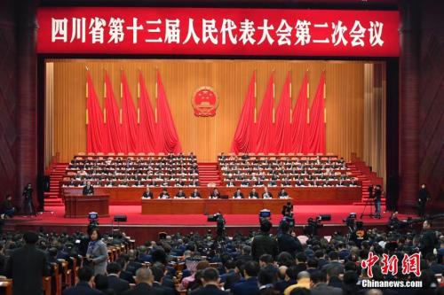 1月14日,四川省第十三届人民代表大会第二次会议在成都开幕。<a target='_blank' data-cke-saved-href='http://www.chinanews.com/' href='http://www.chinanews.com/'><p align=