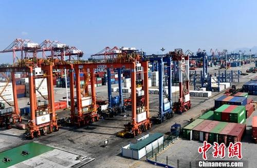 图为厦门港(资料图片)。<a target='_blank' data-cke-saved-href='http://www.chinanews.com/' href='http://www.chinanews.com/'>中新社</a>记者 吕明 摄