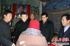 中储粮集团公司河南分公司杨新中总经理赴分公司扶贫点调研慰问