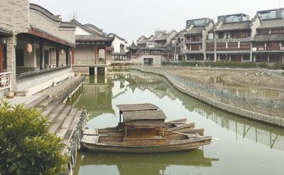  占地220亩投资约20亿元 成都一仿古小镇成为空城