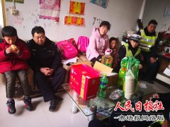  春节期间土柏岗派出所交管巡防大队积极开展树文明新风，过暖暖新年主题活动