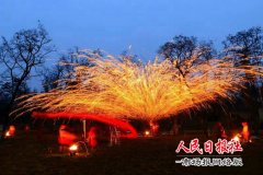     “庙”趣横生，约“惠”开封 万岁山浪漫模式“灯”你打卡!
