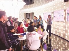 学生进企业感受创新科技魅力  