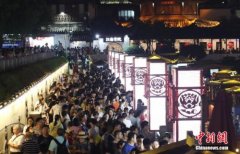     京沪常住人口负增长 多城放开落户限制“引才”