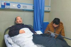     不顾自己呛水、身体不好 木匠勇救两学生
