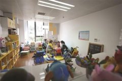 先后接收70多个被遗弃重症儿童 她们含泪给予临终关怀