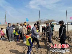 开封市回族幼儿园2019植树节亲子种植活动