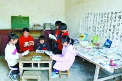 河南乡村小姐妹捡垃圾“捡”来图书馆