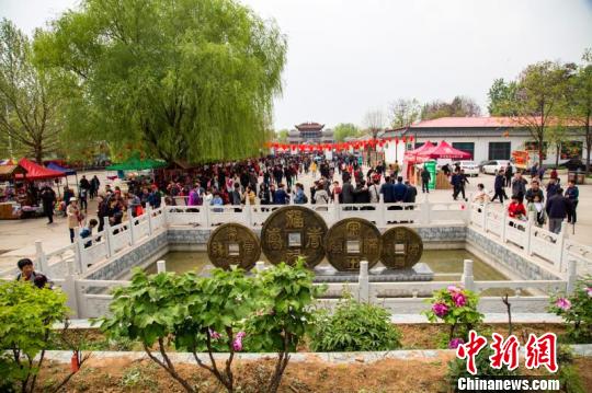 第八届中国汉牡丹文化节河北柏乡开幕(图)