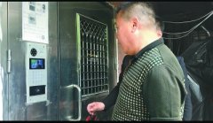     ＂刷脸＂进小区方便又安全 入室盗窃发案率降为零