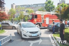  小车任性一停，消防车寸步难行