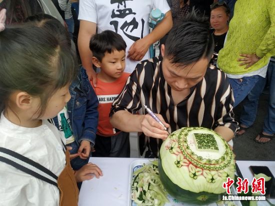 精彩的瓜雕技艺。