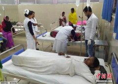 印度发生假酒中毒事件 导致5人死19人被送医治疗