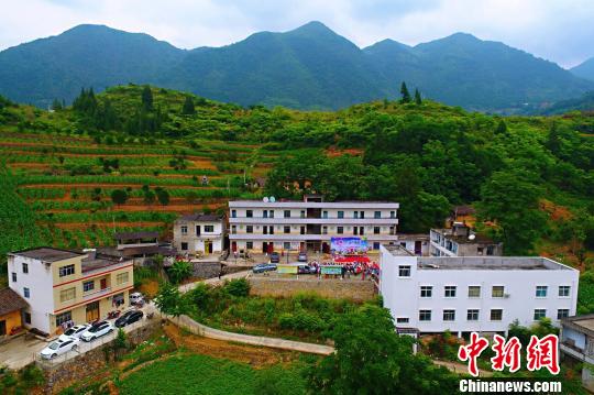 巴东县马家村小学位于湖北省最西端 周星亮 摄