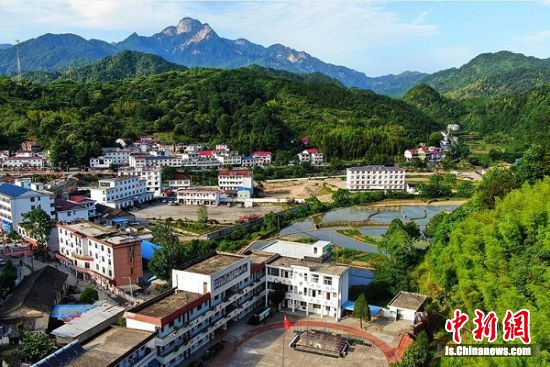 河图辅导小学位于大别山腹地的河图镇上。中新社记者 泱波 摄