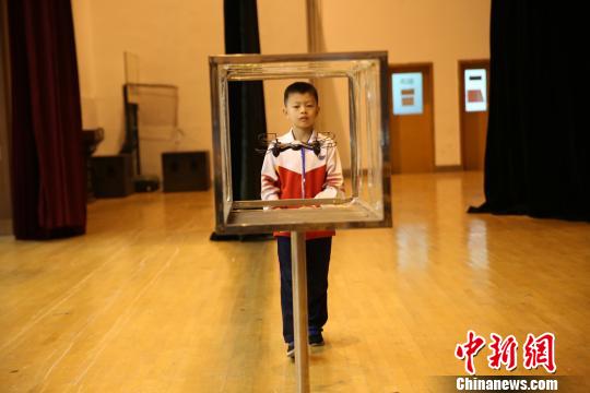 湖南举行青少年航模赛近4000名选手放飞航空梦