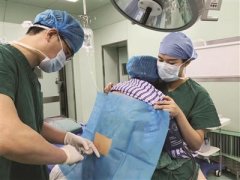 护士“熊抱”170斤心衰产妇完成麻醉
