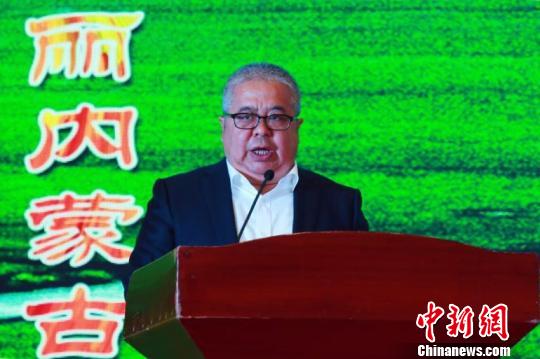 图为内蒙古自治区文化和旅游厅副厅长蔚治国致辞。 董亮 摄
