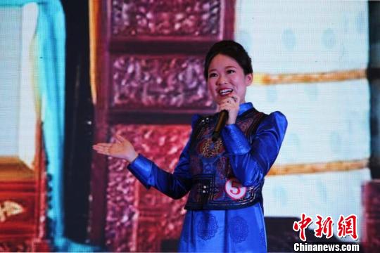 图为参赛选手比赛精彩瞬间。 董亮 摄