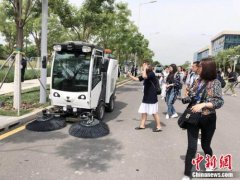 200台自动驾驶扫路车交付 环卫车制造基地迎智能升级